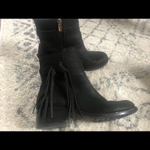 Black zipper boot